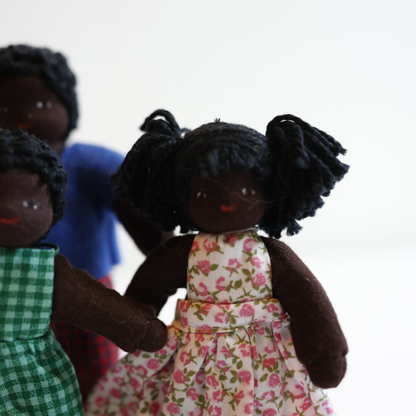 Familie med brun hudfarge