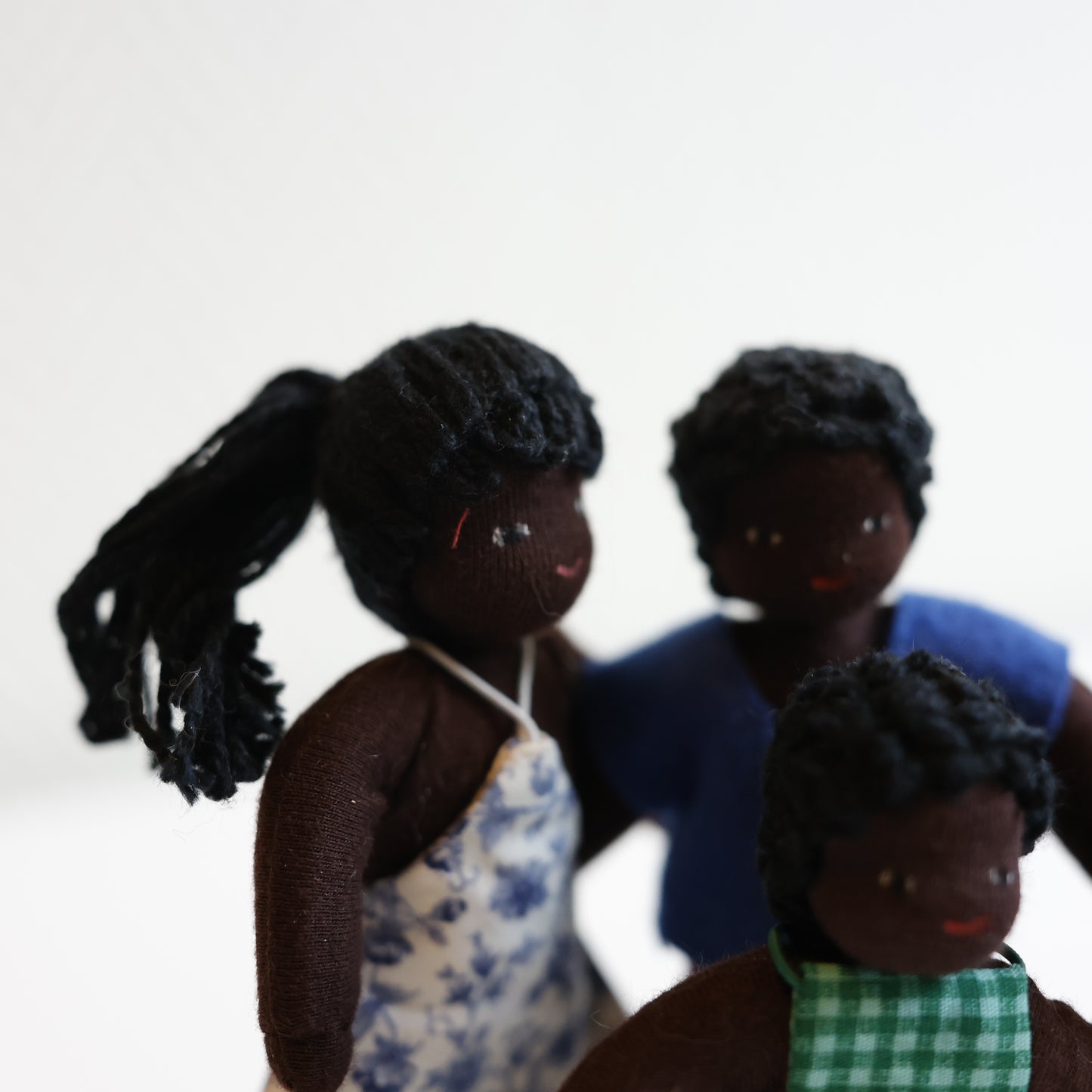 Familie med brun hudfarge