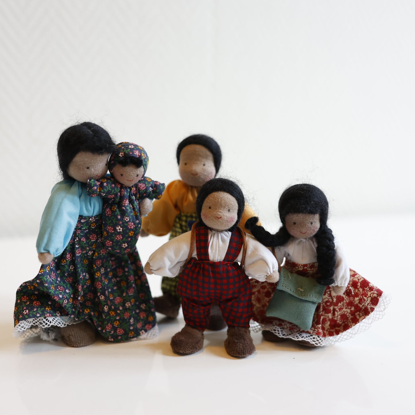 Stor Latinamerikans dukkehusfamilie