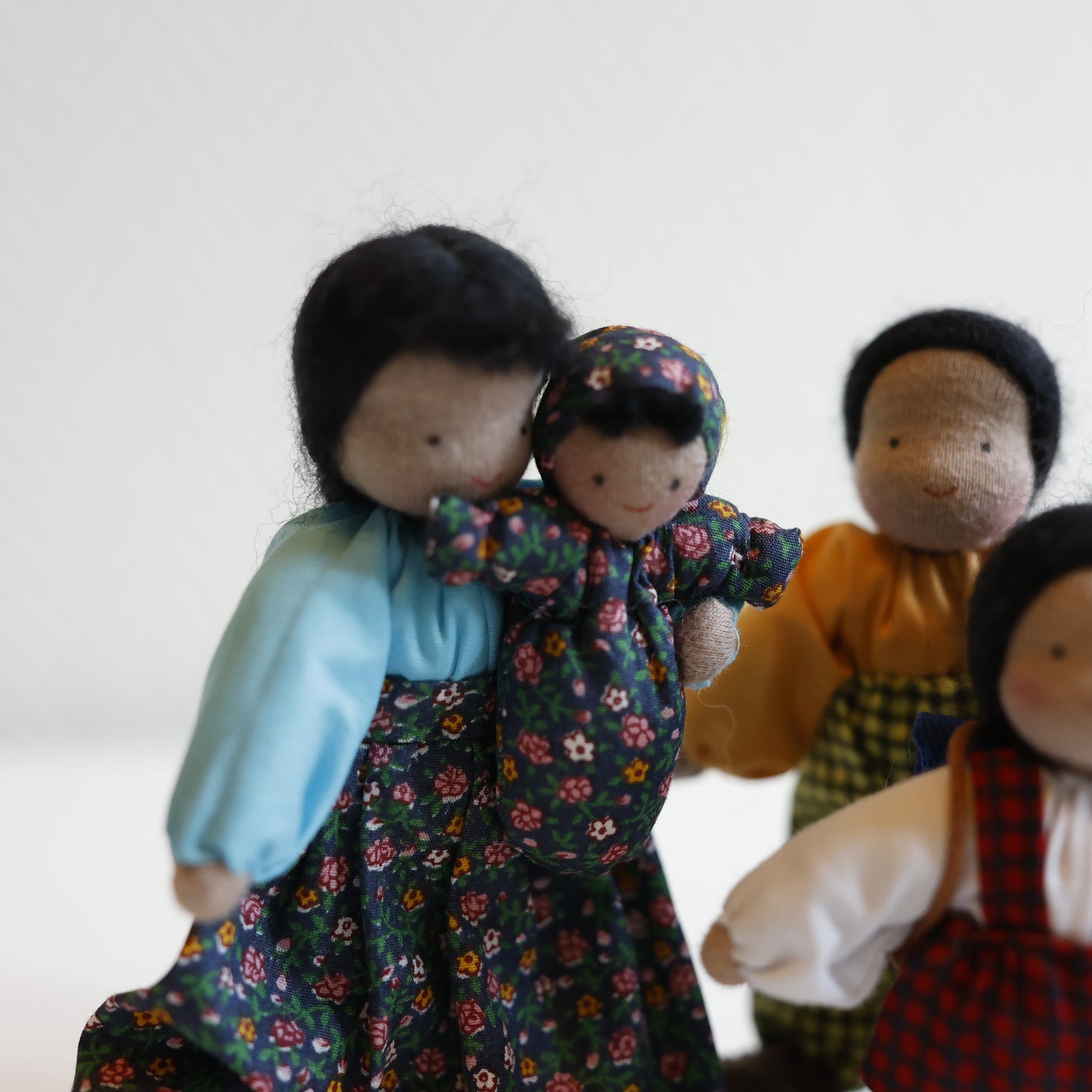 Stor Latinamerikans dukkehusfamilie