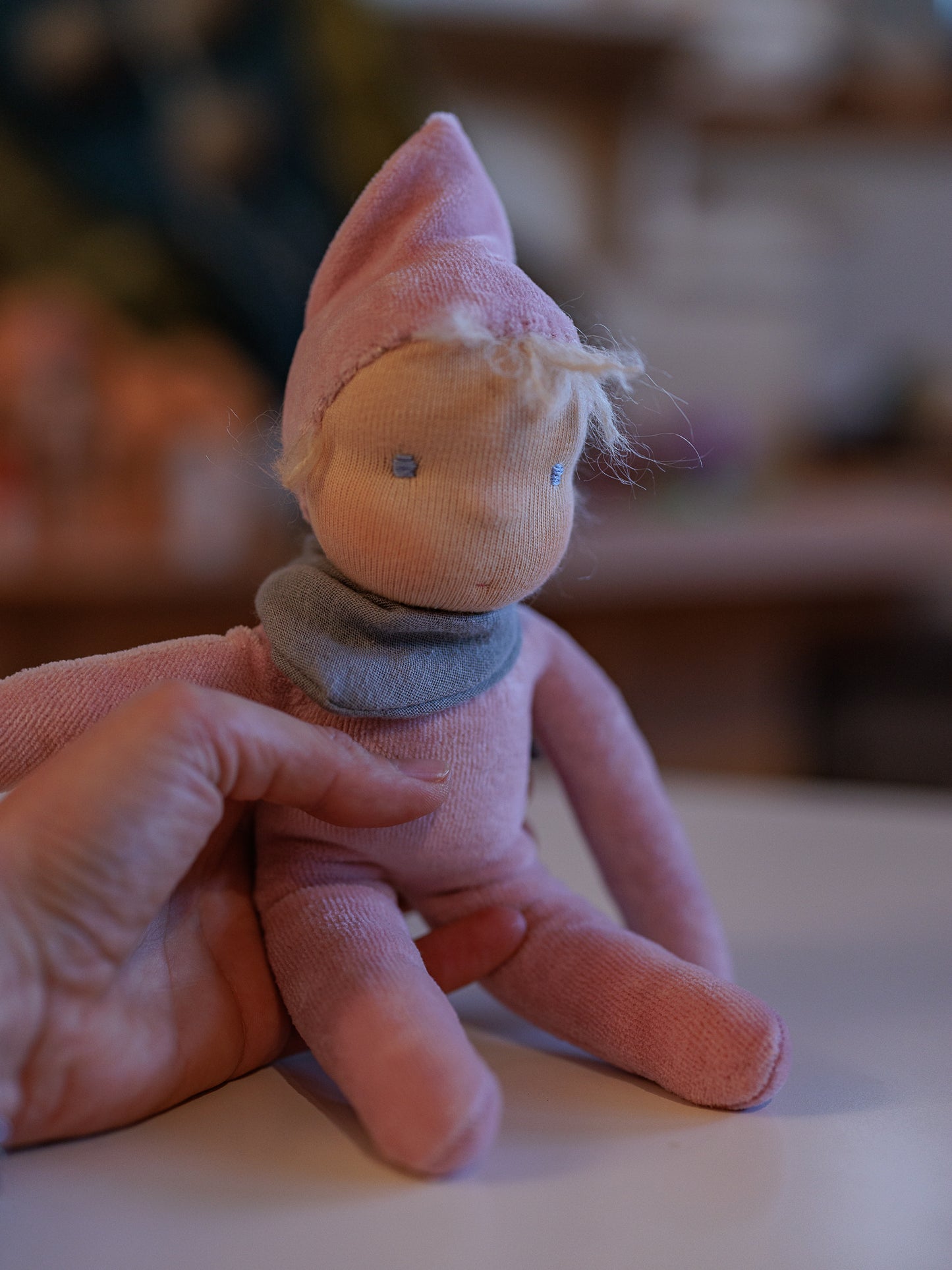 Tannigel småbarnsdukke, gammelrosa