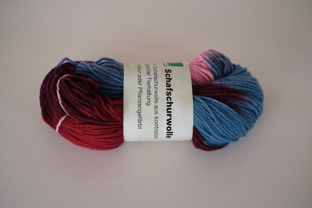 Multicolor økol. ullgarn (kbt), blå/lilla/rød