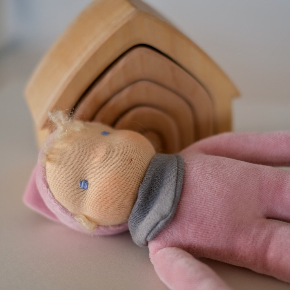 Tannigel småbarnsdukke, gammelrosa