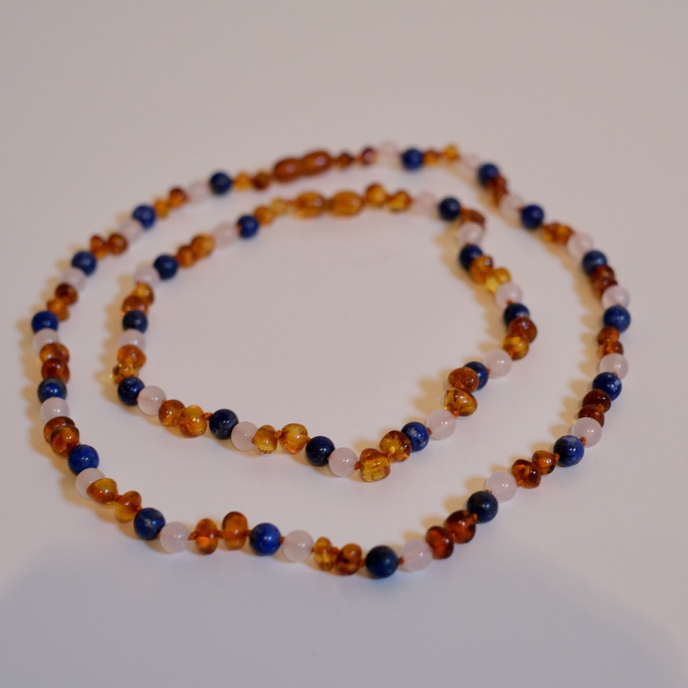 Ravsmykke cognac/hvit agat/lazuli, barn