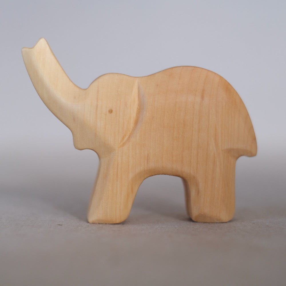 Elefant kalv, snabel opp