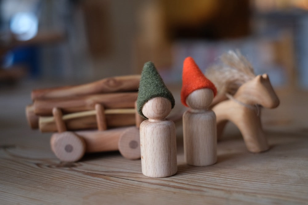 All Alive liten nisse set med hest og kjerre