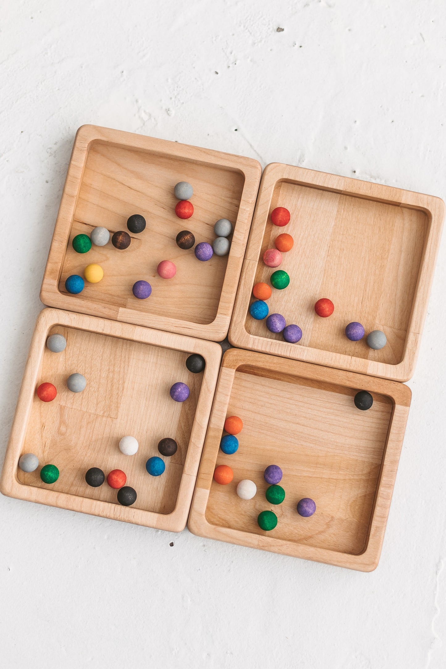 Sett med 4 kvadratiske brett