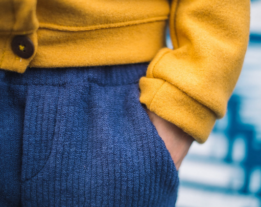 Økologisk strikket merinofløyels kord, jeans
