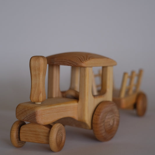Stor traktor med vogn