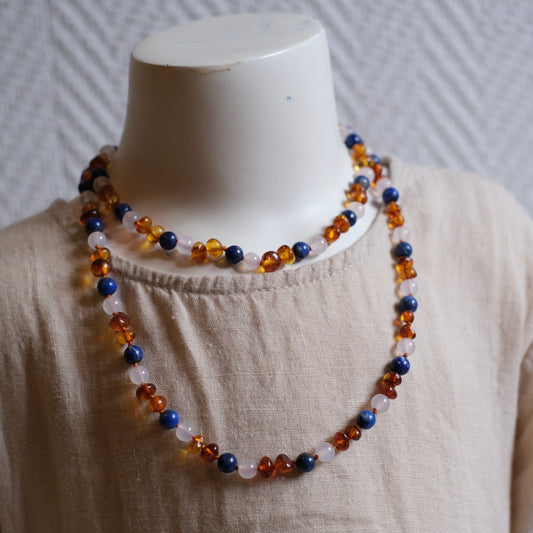 Ravsmykke cognac/hvit agat/lazuli, barn